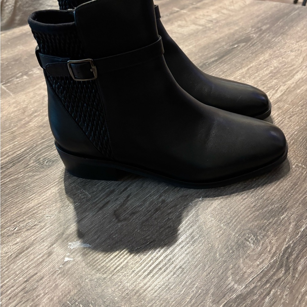 Vaneli Women’s Boots Size 8 - Picture 3 of 3